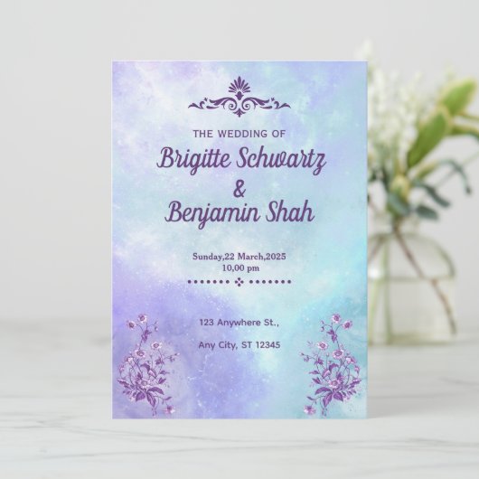 Een paarse blauwe esthetische trouwuitnodiging kaart (Staand voorkant)
