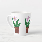 Een Paarse bloem in een pot latte Mok (Linkerhoek)