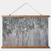 Een pad in een winterbos en matte takken hangend wandkleed (Voorkant)