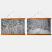 Een pad in een winterbos en matte takken hangend wandkleed (Dubbel)