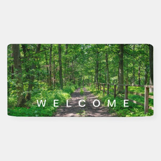 Een pad in het groene bos spandoek (Horizontaal)