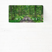 Een pad in het groene bos spandoek (Insitu)