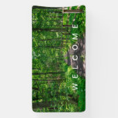 Een pad in het groene bos spandoek (Verticaal)