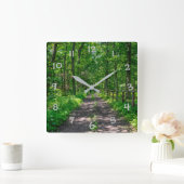 Een pad in het groene bos vierkante klok (Huis)