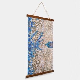 Een paisleymotief in blauw en bruin, display hangend wandkleed