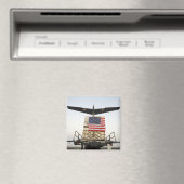 Een pallet met humanitaire hulpgoederen magneet (Insitu (Vaatwasser))