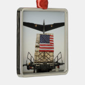 Een pallet met humanitaire hulpgoederen metalen ornament (Rechts)