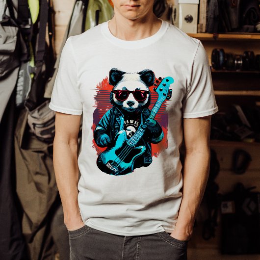 Een panda die gitaar speelt t-shirt