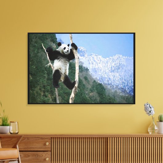Een panda in een boom gewikkeld canvas afdruk (Insitu (Woonkamer))