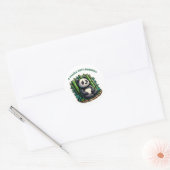Een panda met bamboe ronde sticker (Envelop)