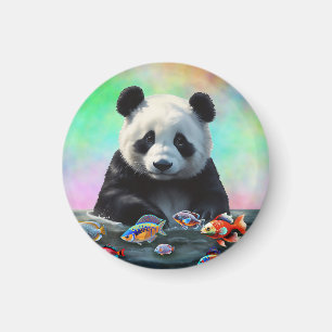 Een panda staart nieuwsgierig naar kleurrijke zwem magneet