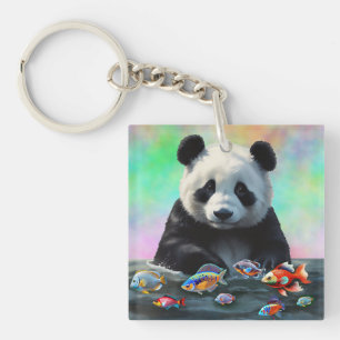Een panda staart nieuwsgierig naar kleurrijke zwem sleutelhanger