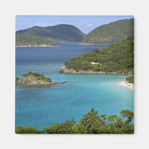Een panorama van Caneel Bay vanaf een weg bij St. Magneet