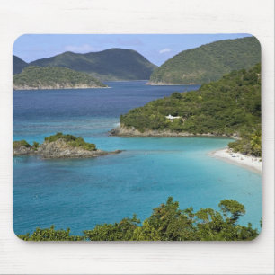 Een panorama van Caneel Bay vanaf een weg bij St. Muismat