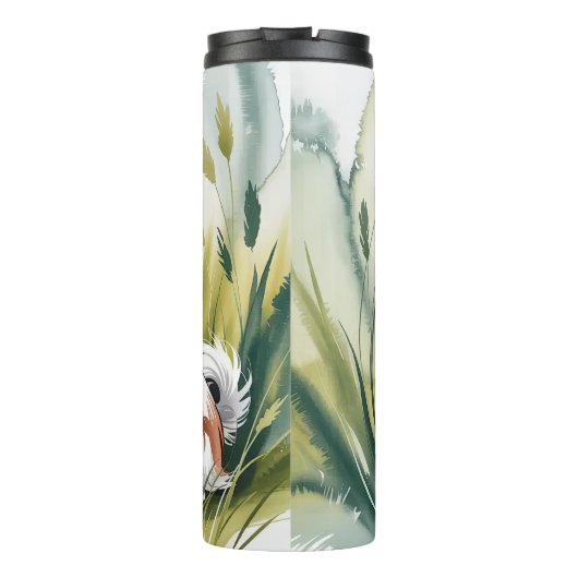 Een Papillon hond in hoog gras Thermosbeker (Achterkant)