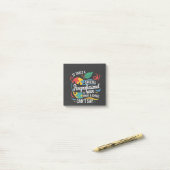 Een paraprofessional hoort wat een kind is post-it® notes (Op bureau)