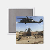 Een pararescueman rappels van een HH-60 2 Magneet (Voorkant / Achterkant)