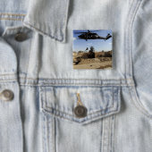 Een pararescueman rappels van een HH-60 2 Vierkante Button 5,1 Cm (In situ)