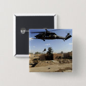Een pararescueman rappels van een HH-60 2 Vierkante Button 5,1 Cm (Voorkant /achterkant)