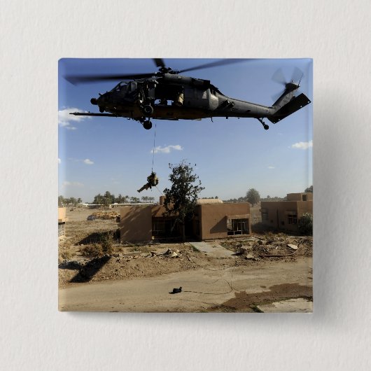 Een pararescueman rappels van een HH-60 2 Vierkante Button 5,1 Cm (Voorkant)