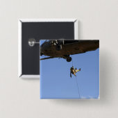 Een pararescueman rappels van een HH-60 Vierkante Button 5,1 Cm (Voorkant /achterkant)