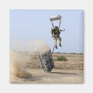 Een pararescueman valt het gebied binnen magneet