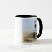 Een pararescueman valt het gebied binnen mok (Voorkant rechts)