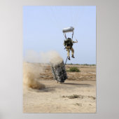 Een pararescueman valt het gebied binnen poster (Voorkant)