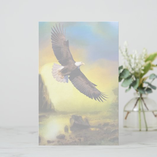 Een patriottisch design met Bald Eagle Flying High Briefpapier (Staand voorkant)