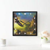 Een patriottisch design met Bald Eagle Flying High Vierkante Klok (Huis)
