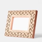 Een patroon met aangepaste tekst gegraveerde lijstjes (Links)