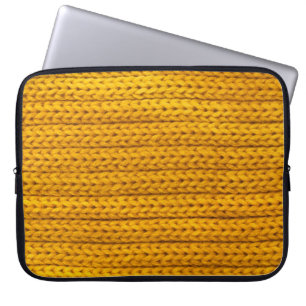 Een patroon van gele gebreide stof van garen. laptop sleeve