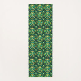 Een patroon van ingewikkelde, groene en gouden cir yogamat