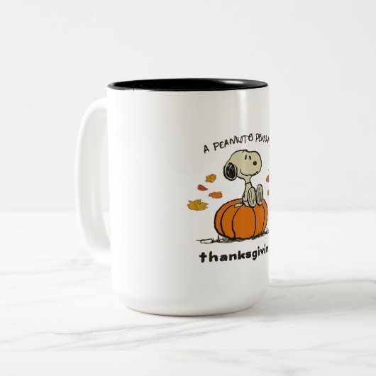 Een Peanuts Thanksgiving Tweekleurige Koffiemok (Voorkant links)