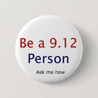 een persoon van 9.12 zijn ronde button 5,7 cm