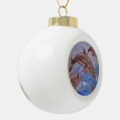 Een peul speelse dolfijnen keramische bal ornament (Links)