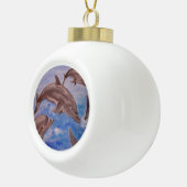 Een peul speelse dolfijnen keramische bal ornament (Rechts)