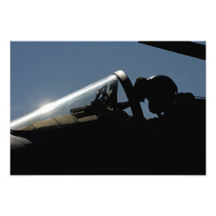 Een piloot bereidt de start voor foto afdruk