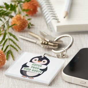 Een pinguïn die een bord vasthoudt met aanpasbare sleutelhanger