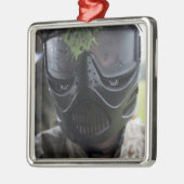 Een pintball-ronde metalen ornament (Links)