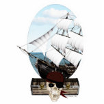 Een piraatschip staand fotobeeldje<br><div class="desc">Digitaal kunstwerk van een piratenschip in een witte ovalen grens,  met een piratenschedel en twee schatkistjes.</div>