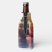 Een piratenschip voor een eiland bij zonsondergang flesjeskoeler (Fles Achterkant)