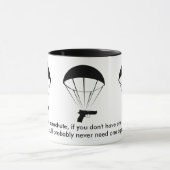 Een pistool is als een parachute! Geweldige Mok! Mok (Midden)