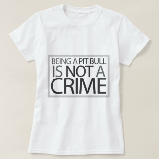 Een Pit Bull zijn is geen misdaad T-shirt