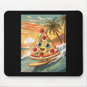 Een pizzapunt op een golf surfen op een tropisch s muismat