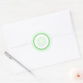 Een plakje komkommer. Groen en Wit. Ronde Sticker (Envelop)