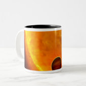 Een planeet op maat van Jupiter Tweekleurige Koffiemok (Voorkant links)