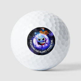 Een planeet tegelijk verkennen . jongen in een rak golfballen