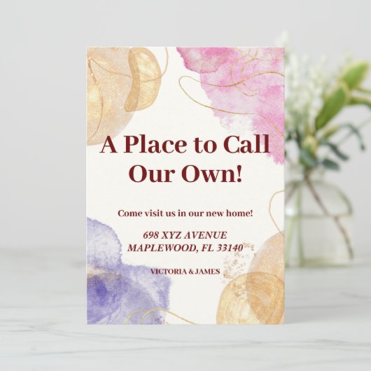 Een plek om onze eigen housewarming rood goud roze kaart (Staand voorkant)