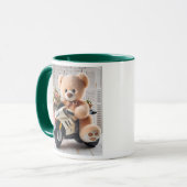 Een pluche beer op een speelgoedmotor. mok (Voorkant links)